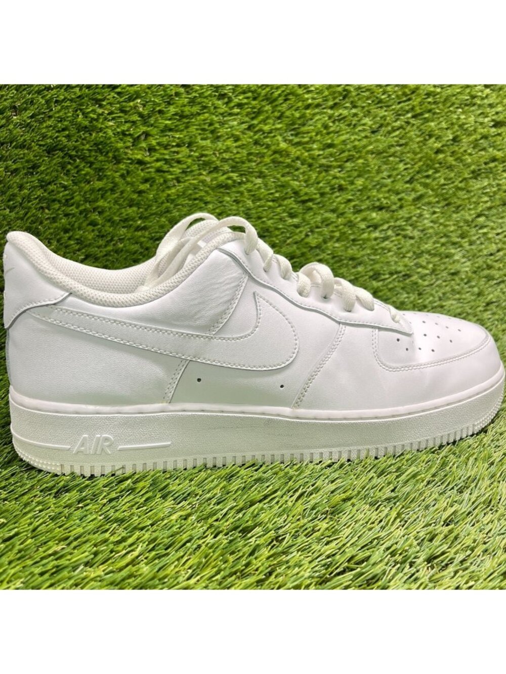 Nike Air Force 1 '07 Low Mens Size 13 White Athletic Lifestyle Shoes Sneakers